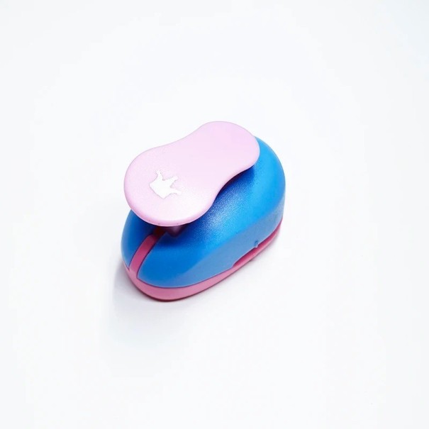 Mini Paper Hole Punch in the Shape of a Crown Crown Shaped Paper Punch for Children Children's Crown Hole Punch 5 x 4.5 x 3 cm 1