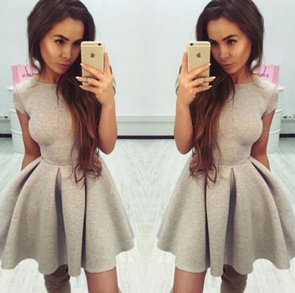 Minikleid mit weitem Rock grau M