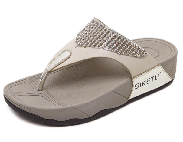 Modern női flip-flop papucs egy platformon fehér 41