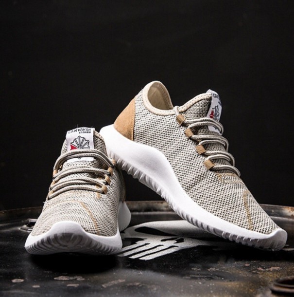 Moderna herrsneakers som andas J2013