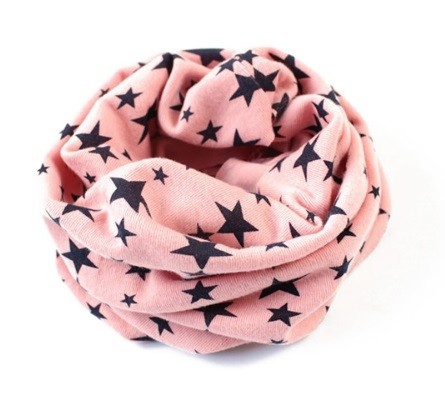 Modny szalik dziecięcy (apaszka) w gwiazdki J3036 różowy
