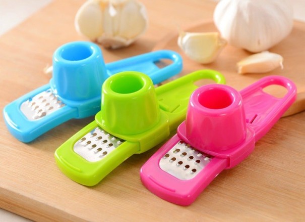 Multifunctional Garlic Grater 1