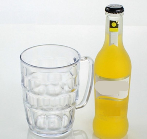 Muovinen olutlasi M
