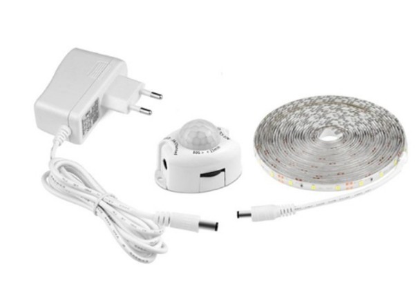 Nachtsensor mit Bewegungserkennung und LED-Streifen J1401 kaltweiß 2 m