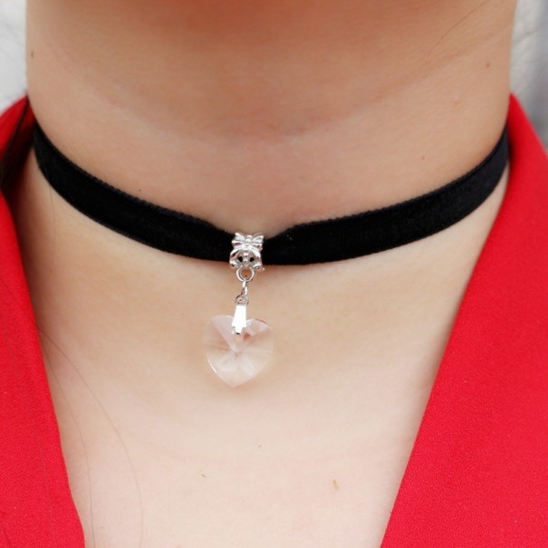 Náhrdelník Choker so srdiečkom J3051 biela