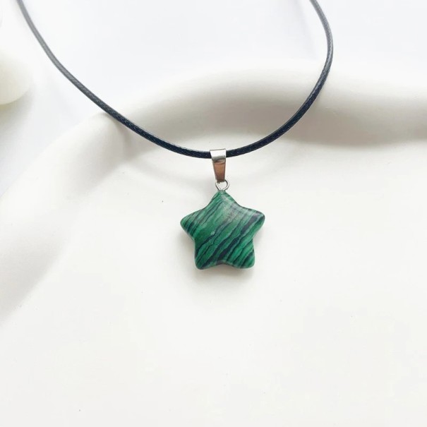 Náhrdelník s barevnou hvězdičkou z přírodního kamene na provázku, přívěsek ve tvaru hvězdy pro každodenní nošení tmavě zelená