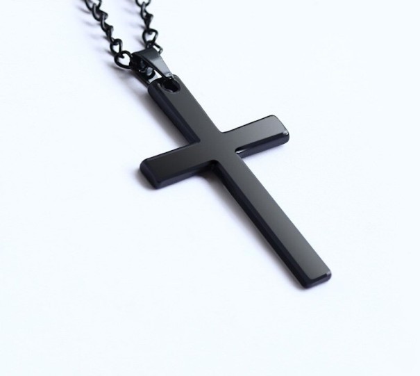 Náhrdelník s príveskom kríž čierna