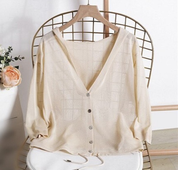 Naisten huppuneulepusero napeilla beige