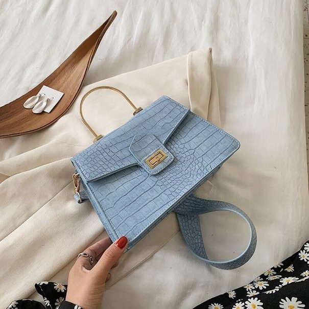 Naisten käsilaukku krokotiilikuviolla M1745 vaaleansininen