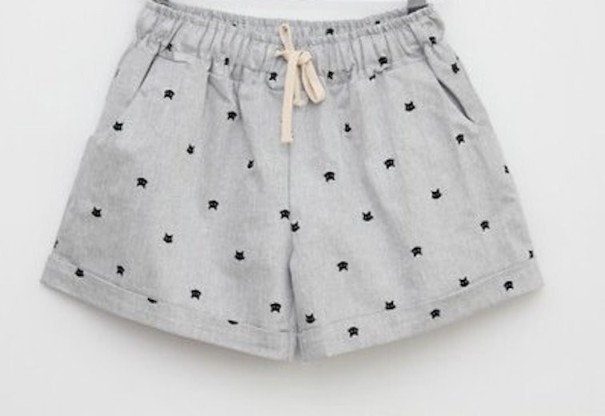 Naisten kesäshortsit kissakuviolla J3195 harmaa