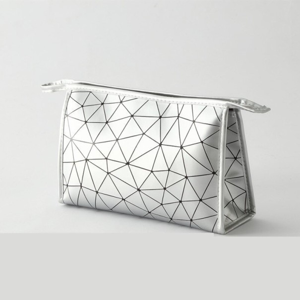 Naisten kosmetiikkalaukku T675 8