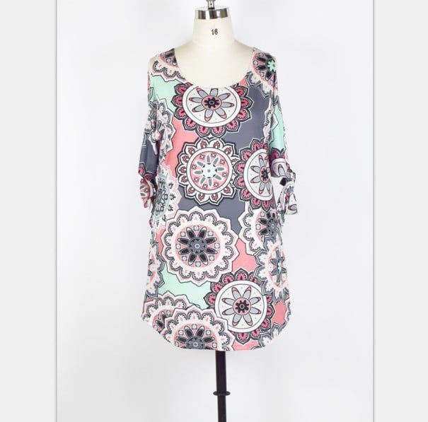 Naisten mini mekko läpivienneillä - suurikokoiset XL 3
