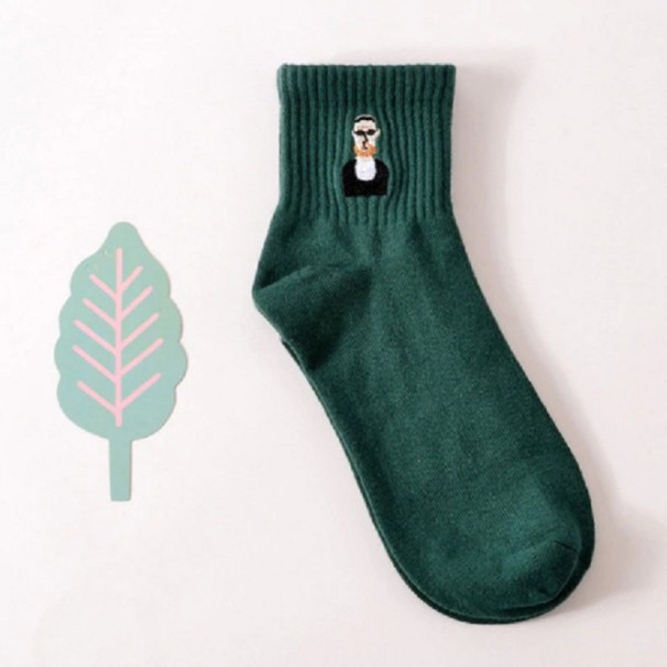 Naisten sukat kirjonnalla 5