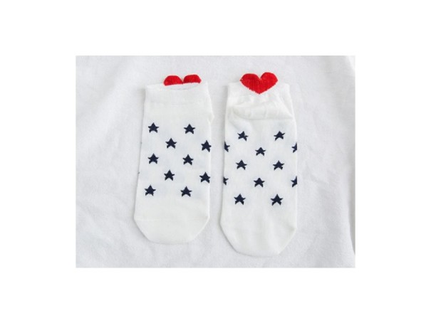 Naisten sukat sydämillä 9