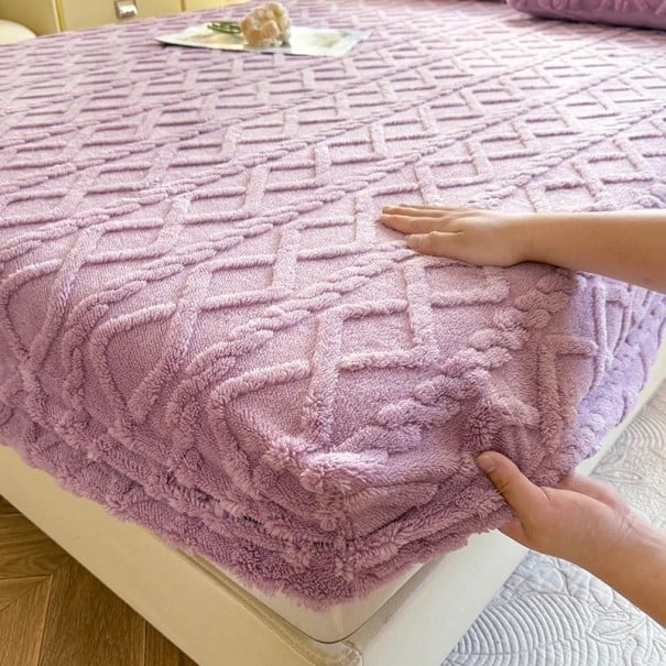 Napínací elastické flanelové prostěradlo 150 × 220 cm, Hladké měkké teplé prostěradlo, drží na místě, vzor se čtverci a vlnami fialová