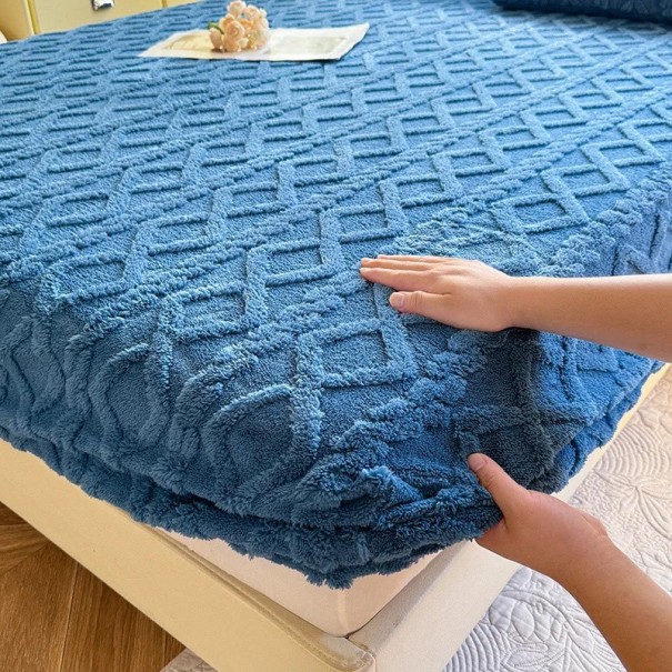 Napínací elastické flanelové prostěradlo 90 × 220 cm, Hladké měkké teplé prostěradlo, drží na místě, vzor se čtverci a vlnami tmavě modrá
