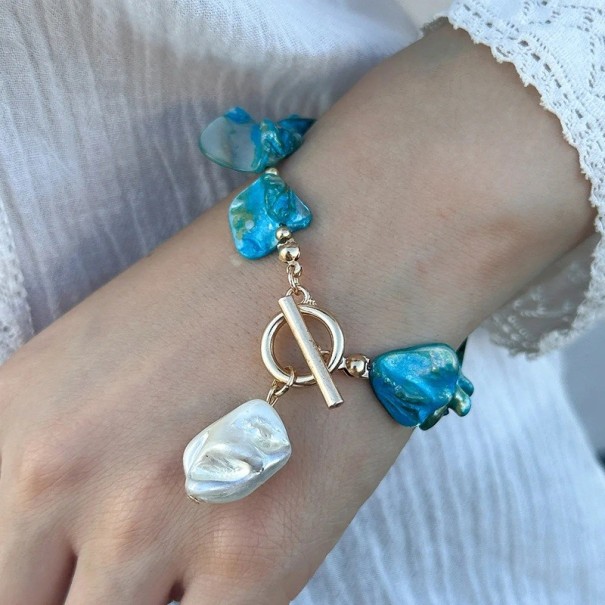 Náramek s perleťovými články a dekorativním zapínáním, nepravidelný design, dámský náramek v mořském stylu modrá