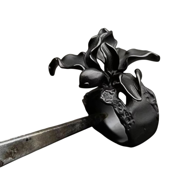 Nastavitó méretű Női virág alakú gyűrű Réz ötvözet Vintage elegáns ékszer Ajándék barátnőnek kiegészítő ruházathoz fekete