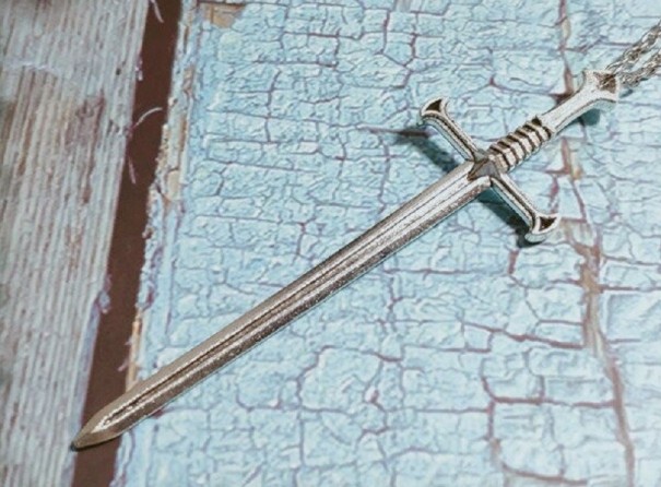 Naszyjnik z mieczem D348 srebrny 45 cm