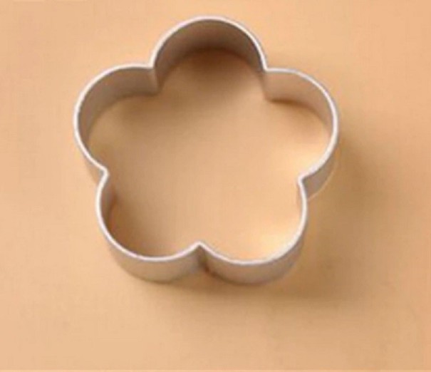 Nerezová vykrajovátka na těsto J726 14