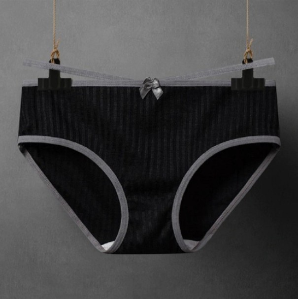 Női bugyi masnival fekete S