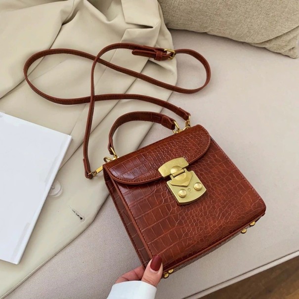 Női crossbody kézitáska M1214 barna