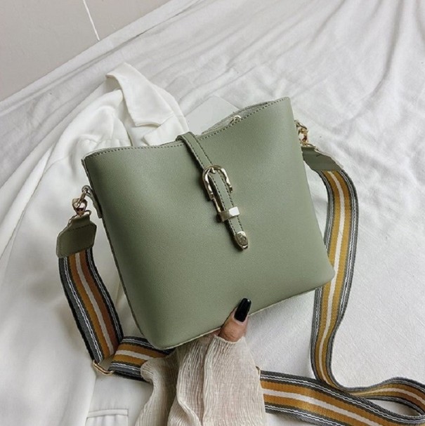 Női crossbody kézitáska M1478 világos zöld