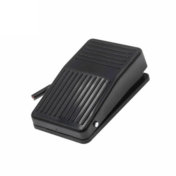 Nožný spínač FS-01 samonávratný pedál SPDT 1 NO a 1 NC 250 V 10 A 99,5 x 60,8 x 33,6 mm čierny na ovládanie zváračiek a strojov 1