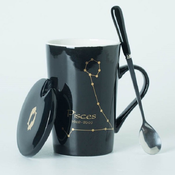 O cană cu semn zodiacal cu lingură și capac negru 11
