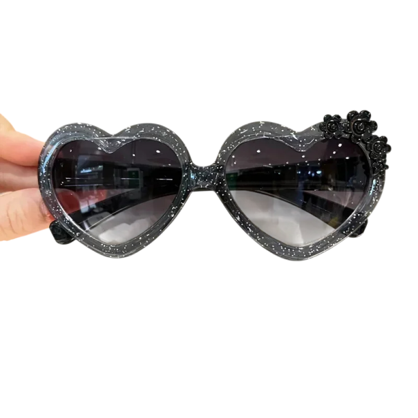 Occhiali da sole per bambini a forma di cuore Fiori decorativi sulle aste Occhiali alla moda per bambini Occhiali estivi per gite, parchi nero