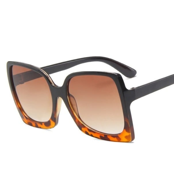 Occhiali da sole quadrati da donna E1330 5