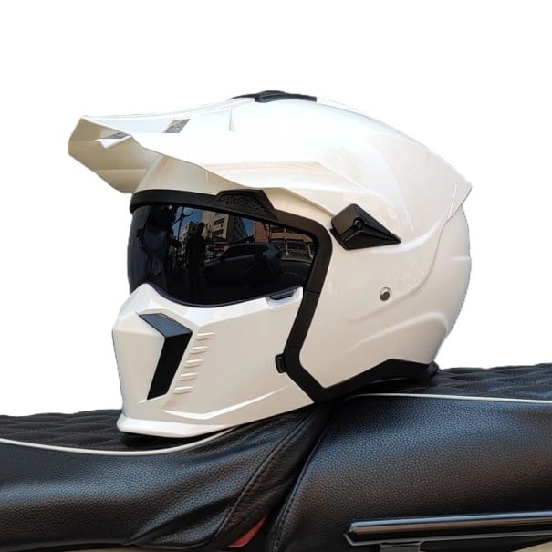Ochranná motocyklová integrální helma Sklopný zorník a kšilt proti slunci černá M