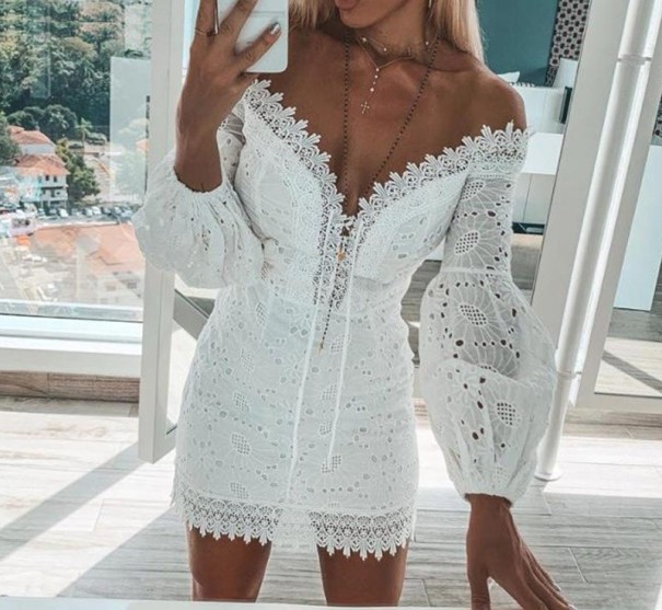 Off-shoulder klänning i spets