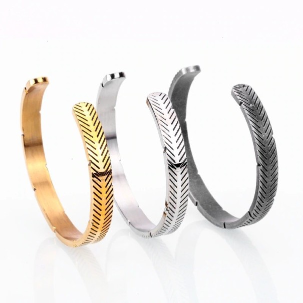 Öppet armband för män H639