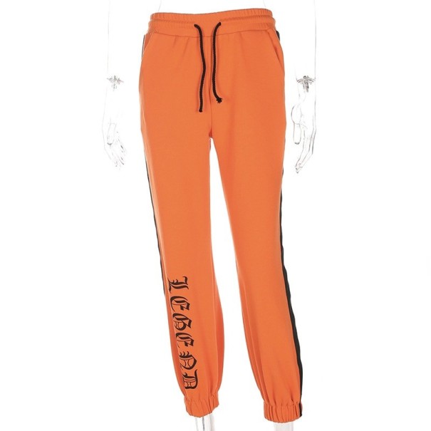 Orangefarbene Damen-Jogginghose mit Aufschrift M