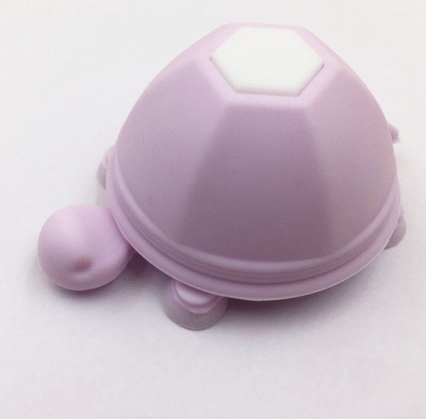 Organizador de cables con forma de tortuga morado claro Organizador de cables con forma de tortuga morado claro