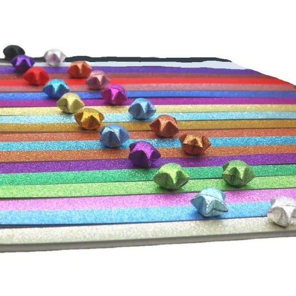 Origami papírové proužky třpytivé 140 ks lesklý skládací papír sada 7 náhodných barev pro hvězdy DIY tvoření a dekorace 1