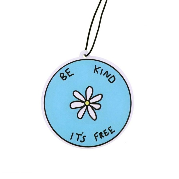 Osvěžovač vzduchu do auta závěsný s citací „Be kind it’s free“ modrý kulatý přívěsek s květinou dekorace interiéru 1