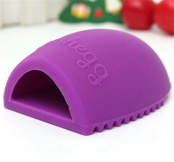 Ou din silicon pentru curățarea periilor violet
