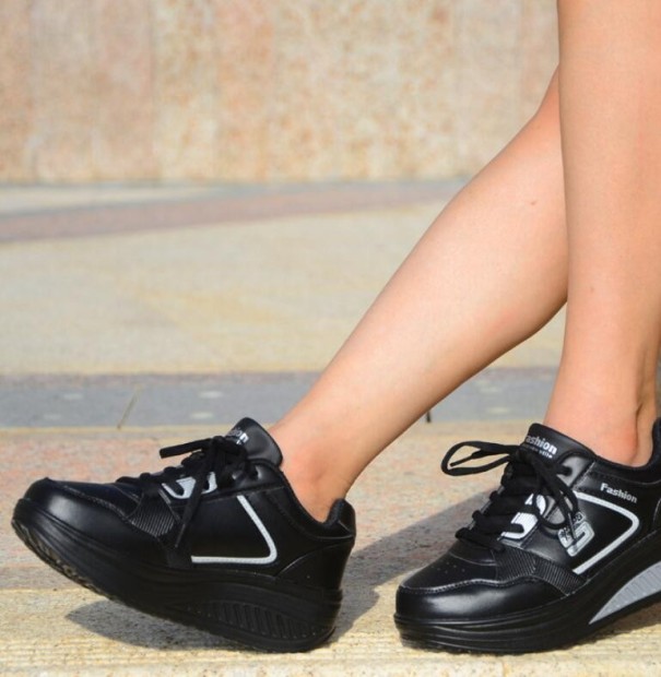 Outdoor-Sneaker für Damen schwarz 36