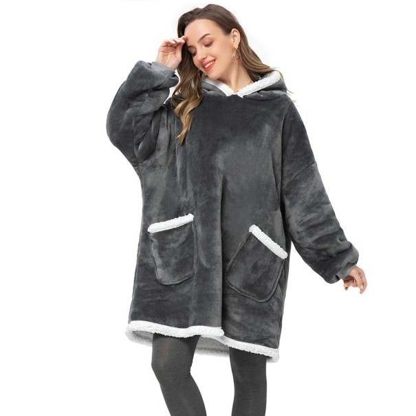 Oversize mikinová deka s rukávmi P3997 sivá