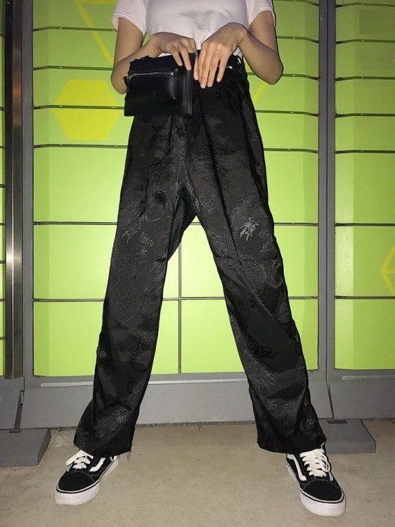 Pantalones de mujer con motivo de dragón negro L