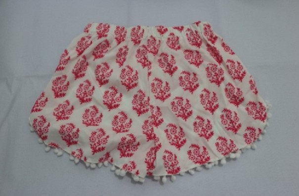 Pantaloni corti da donna con fiori rossi XS