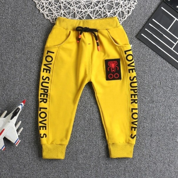 Pantaloni de trening pentru băieți L2257 galben 18-24 luni