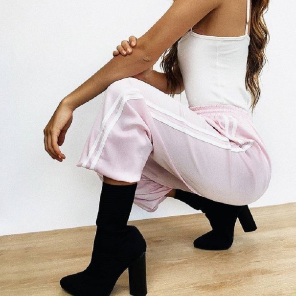 Pantaloni de trening pentru femei cu dungi A211 roz S