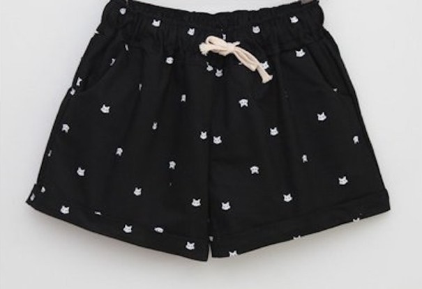 Pantaloni scurți de vară de damă cu pisici J3195 negru