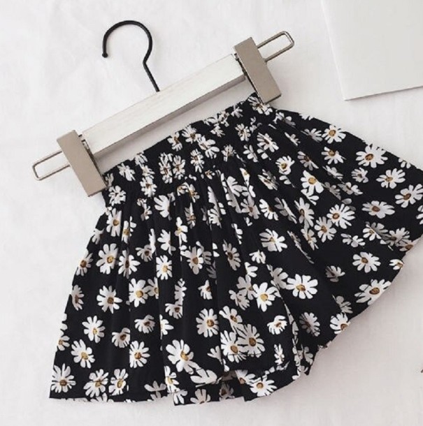 Pantaloni scurți pentru fete N681 4 C