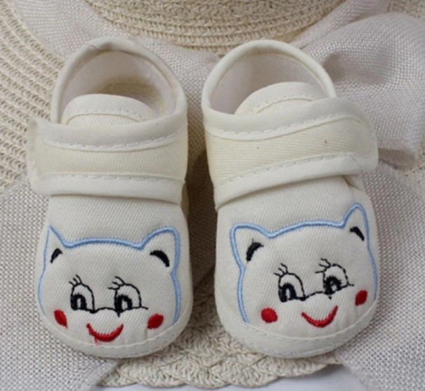 Papuci de bumbac pentru copii A10 alb 0-6 luni