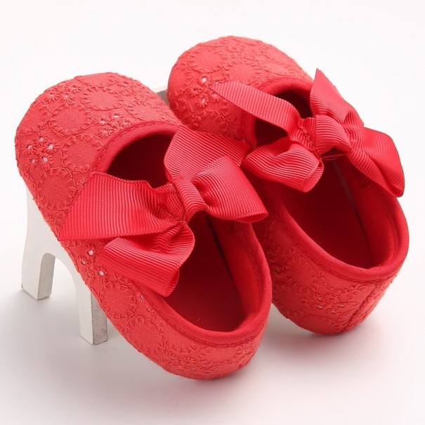 Papuci de bumbac pentru fete A437 roșu 0-6 luni