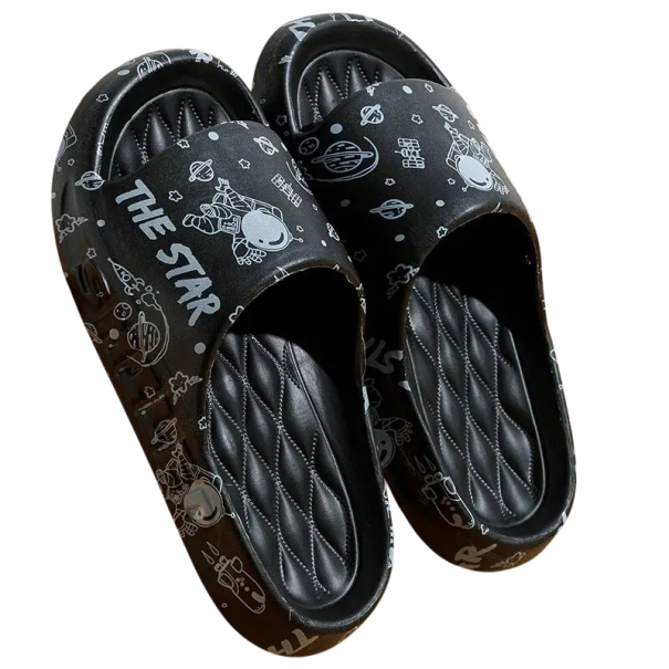 Papuci de casă moale pentru bărbați cu motiv astronaut Talpă anti-alunecare Papuci comozi cu design spațial Pantofi originali și stilați negru 44-45